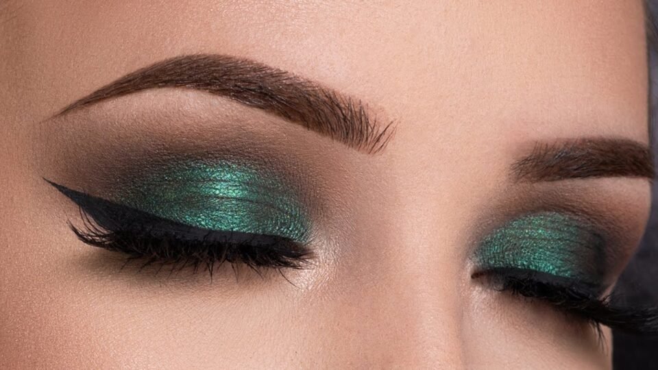 How to make up green eyes: get a perfect look